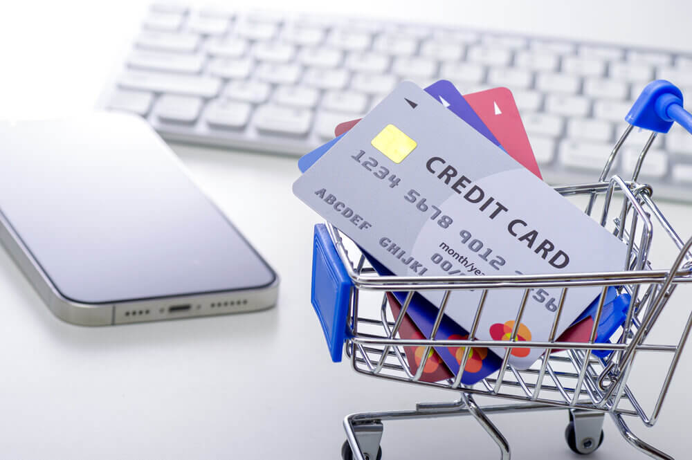 クレジットカード決済の手数料とは？　手数料の相場やコスト削減のポイントを解説