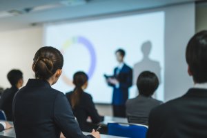 社員研修とは？　実施する目的や種類、行う際のポイントを解説