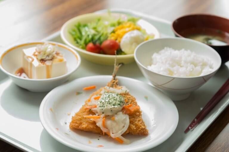 【決裁者向け】100円社食やおすすめの社食サービス15選! コスト・運用・健康経営などに配慮した選び方を徹底解説 | SFA JOURNAL