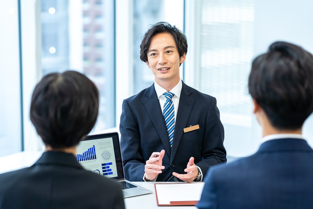 公認会計士などの専門家が業界別に支援